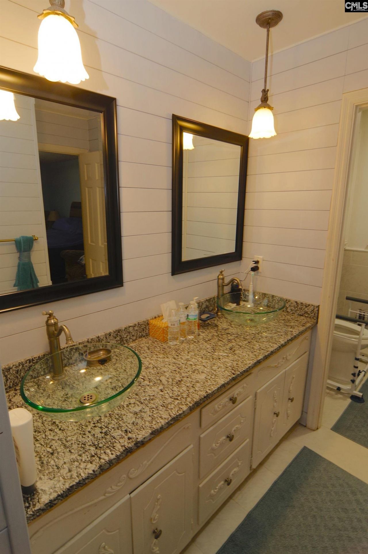 725 Southlake Road Photo 38