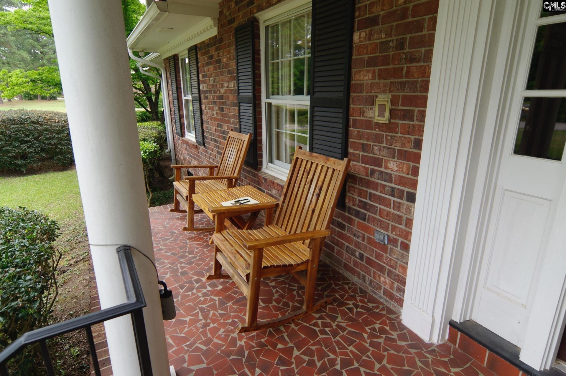 725 Southlake Road Photo 9