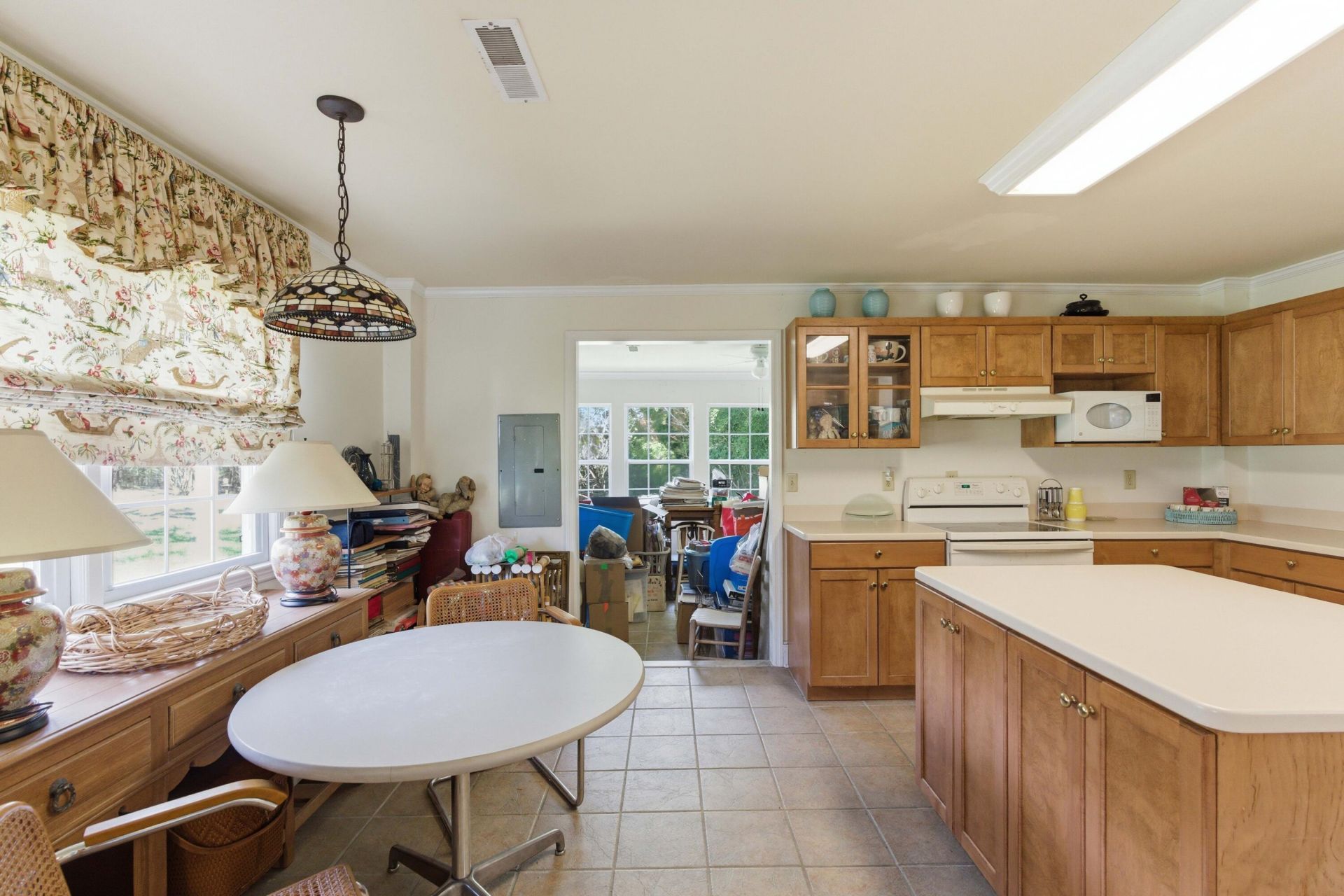 527 Wichman Street Photo 24