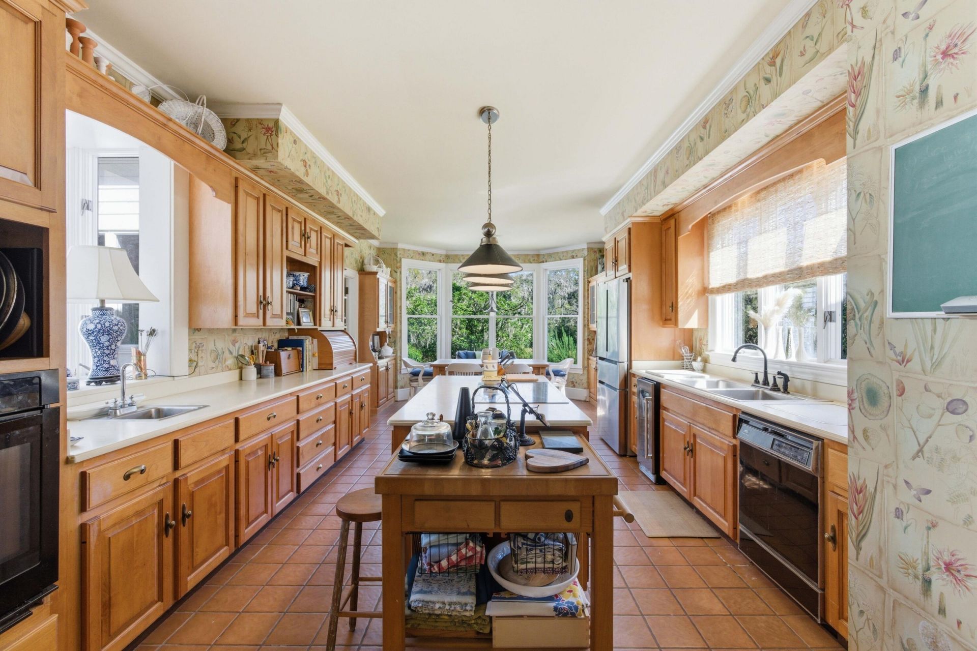 527 Wichman Street Photo 8