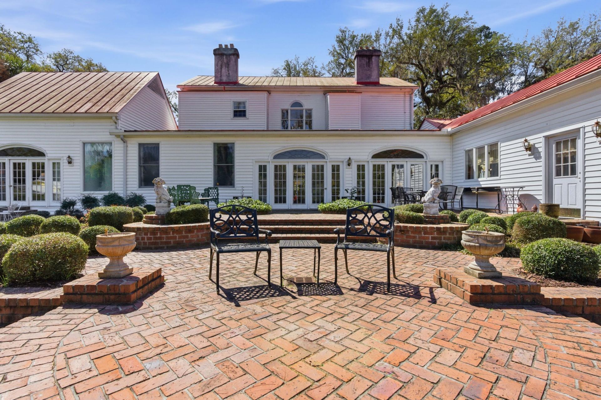 527 Wichman Street Photo 9