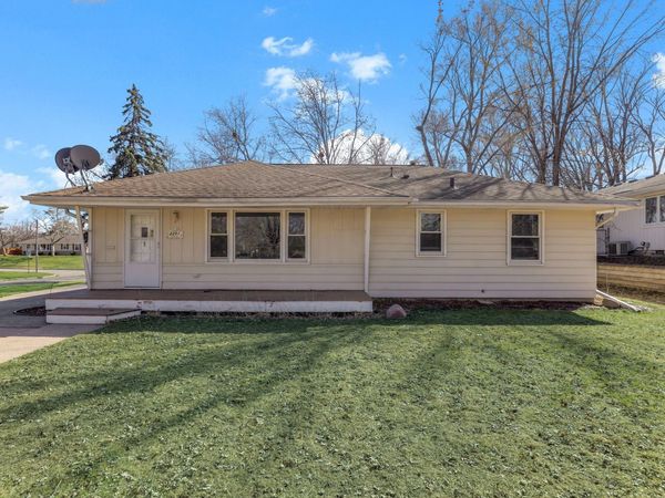 2201 W 91 1/2 Street, Bloomington, MN 55431