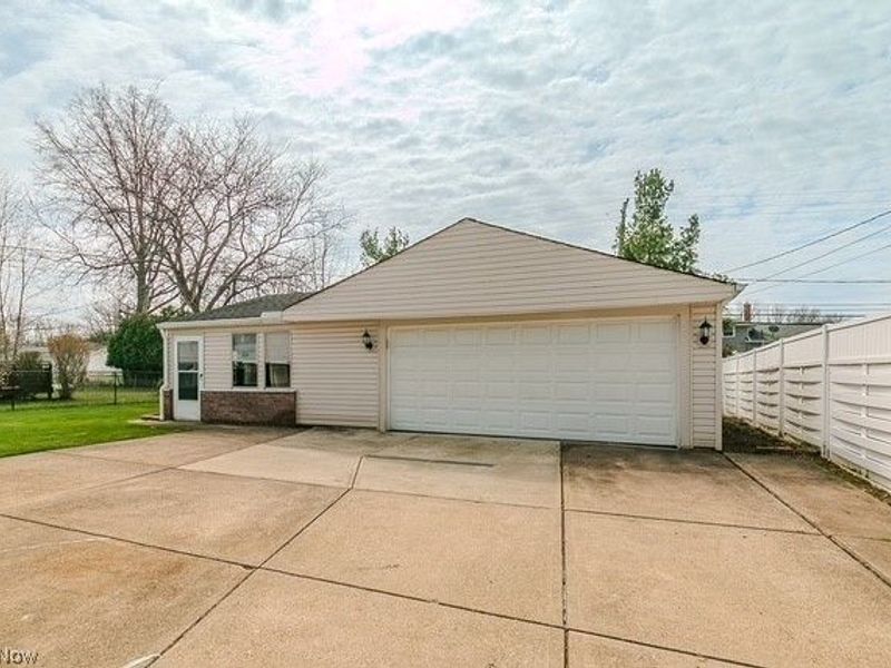 466 Waterbury Road, Eastlake, OH 44095 Photo 10