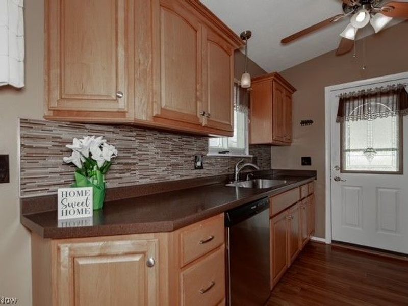 466 Waterbury Road, Eastlake, OH 44095 Photo 18