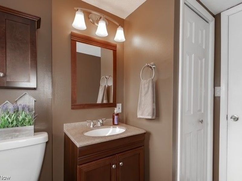 466 Waterbury Road, Eastlake, OH 44095 Photo 21