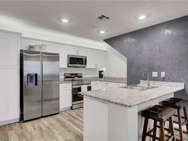 2650 Wimbledon White Court, North Las Vegas, NV 89086