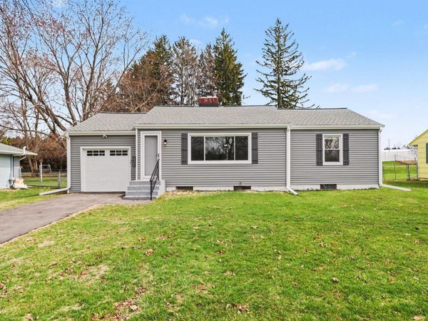 2305 Maple Drive, Jackson, MI 49203