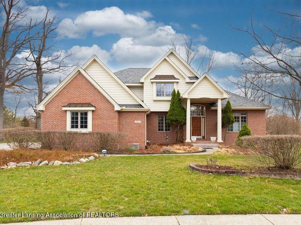 5610 Silverleaf Court, Haslett, MI 48840