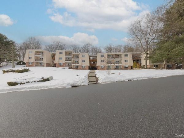 219 Fox Run Lane, Carmel, NY 10512