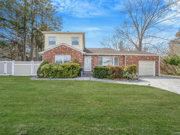 344 Woods Road, North Babylon, NY 11703