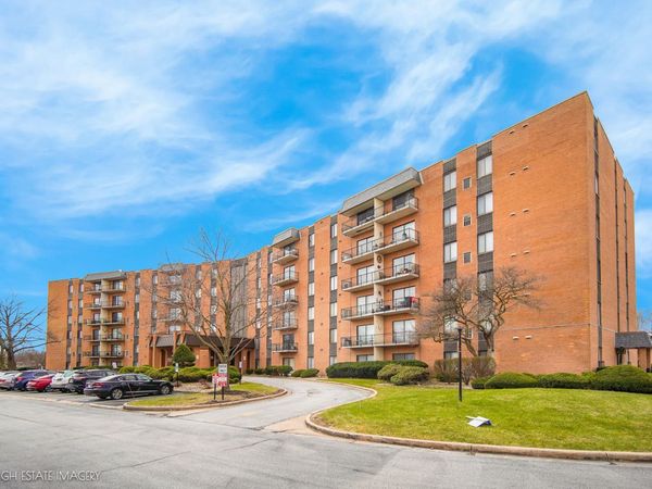 900 W Sunset Drive, Unit 505, Glenwood, IL 60425