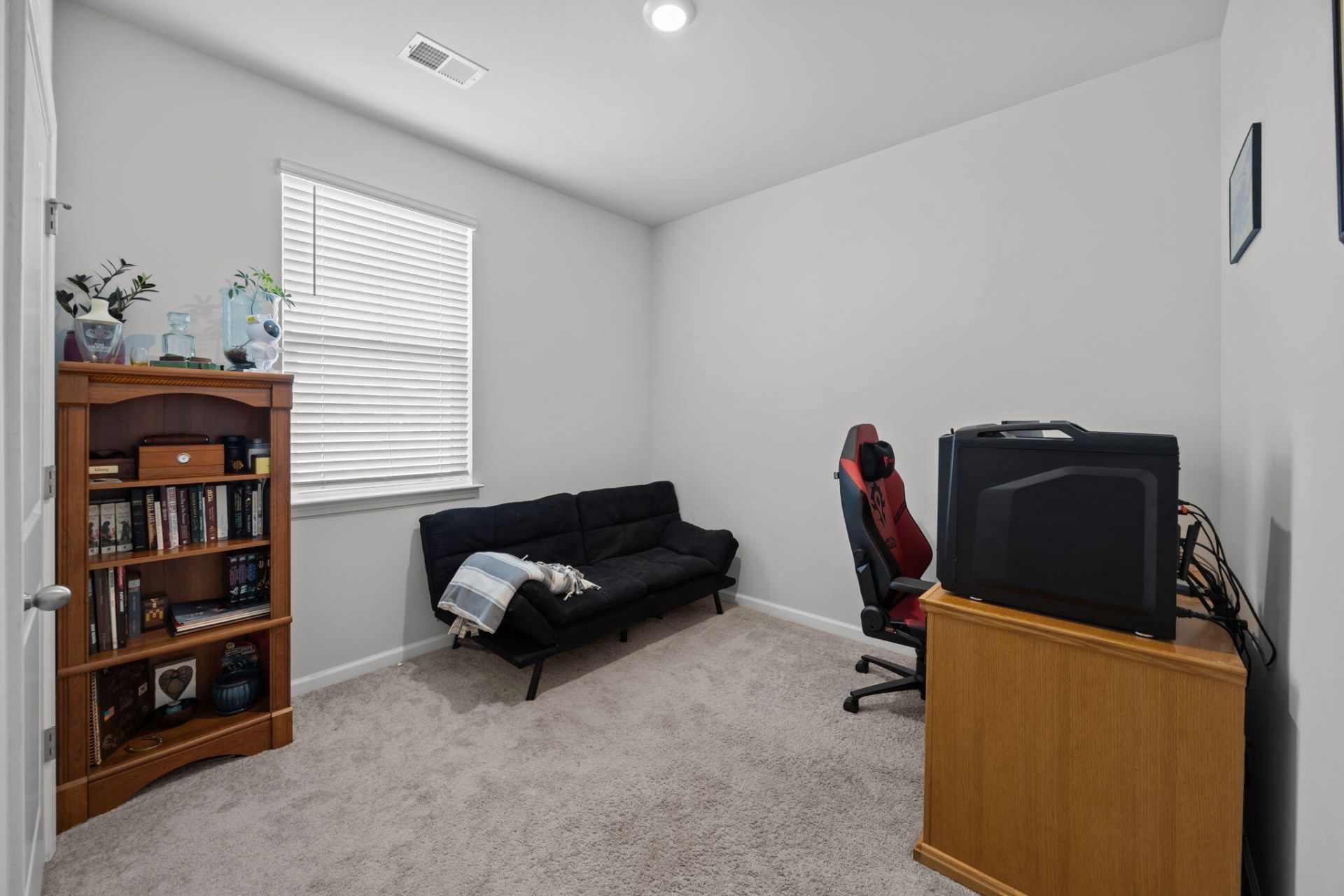 300 Feldspar Lane Photo 9