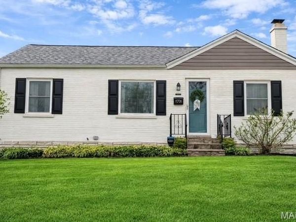 9208 Southview Lane, St Louis, MO 63123