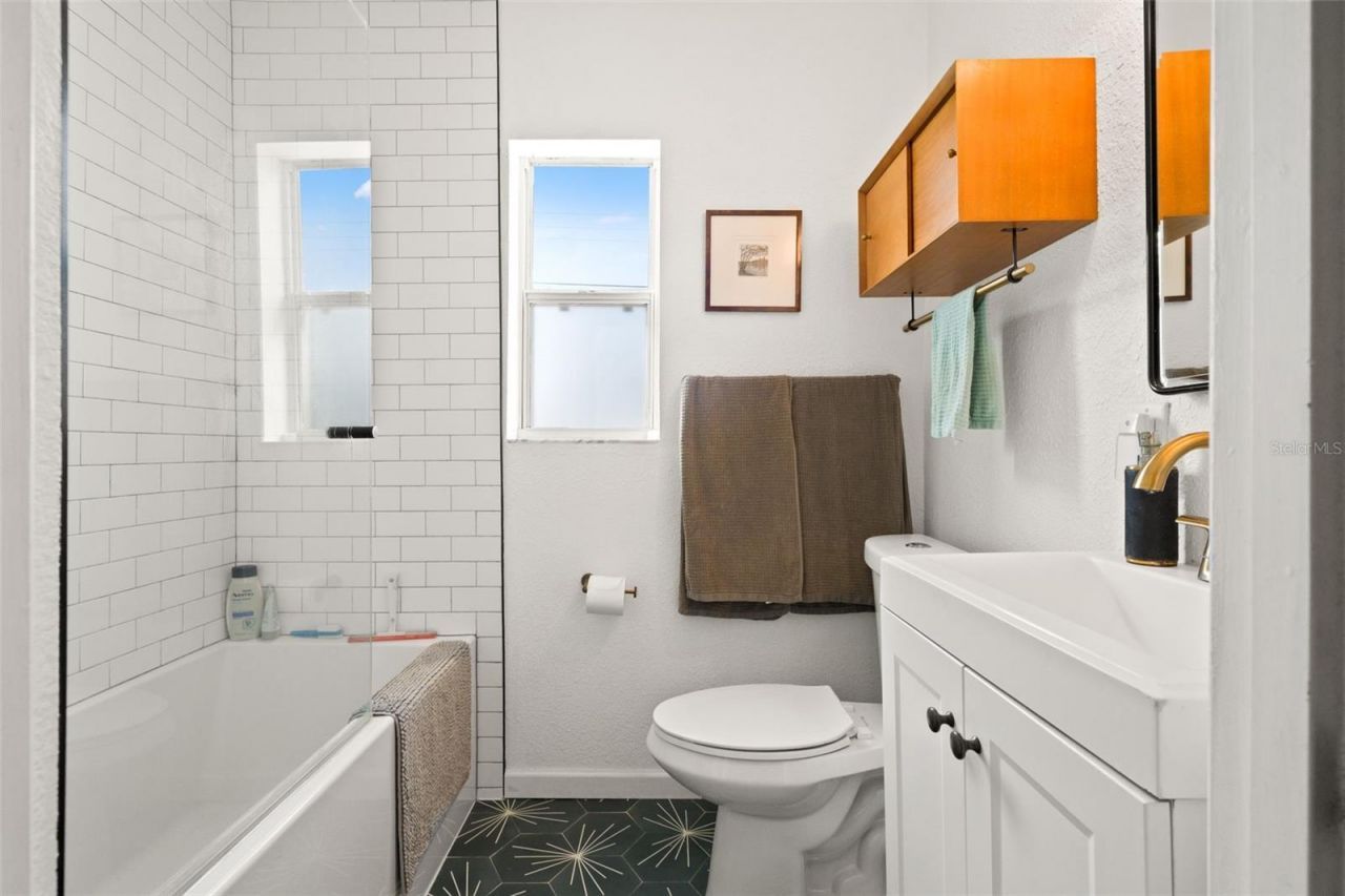 5020 Oxford Avenue N, Saint Petersburg, FL 33710 Photo