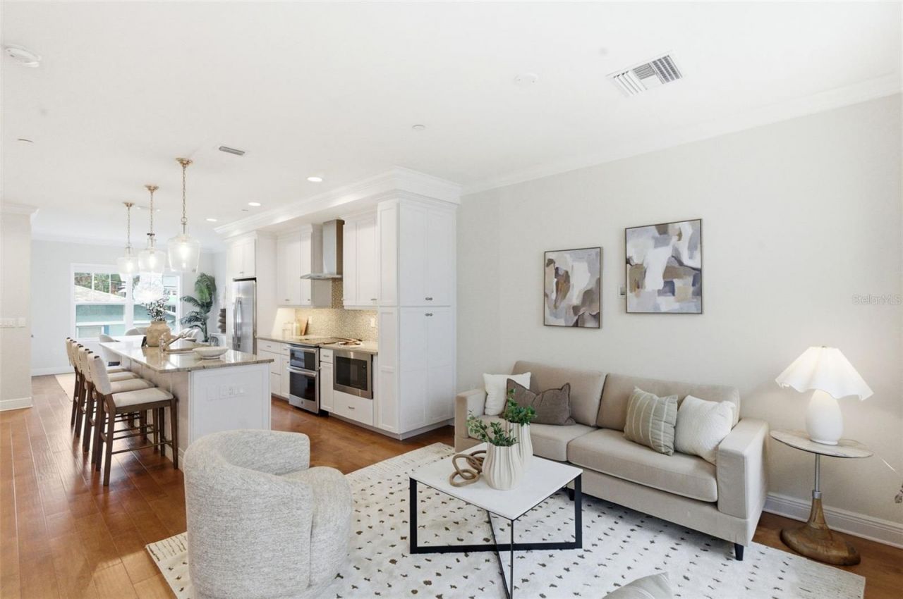 412 Regent Lane N, Saint Petersburg, FL 33701 Photo