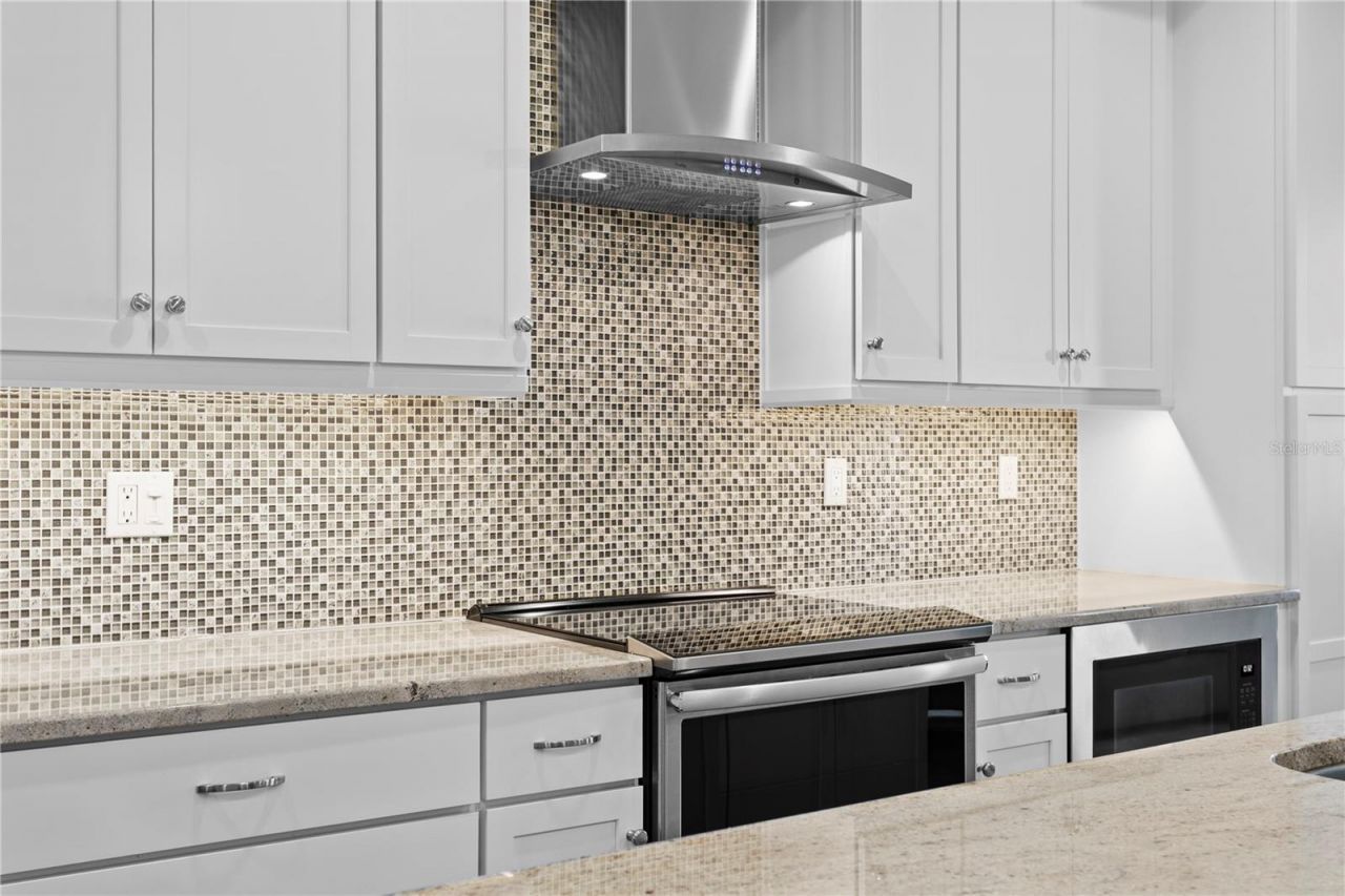 412 Regent Lane N, Saint Petersburg, FL 33701 Photo