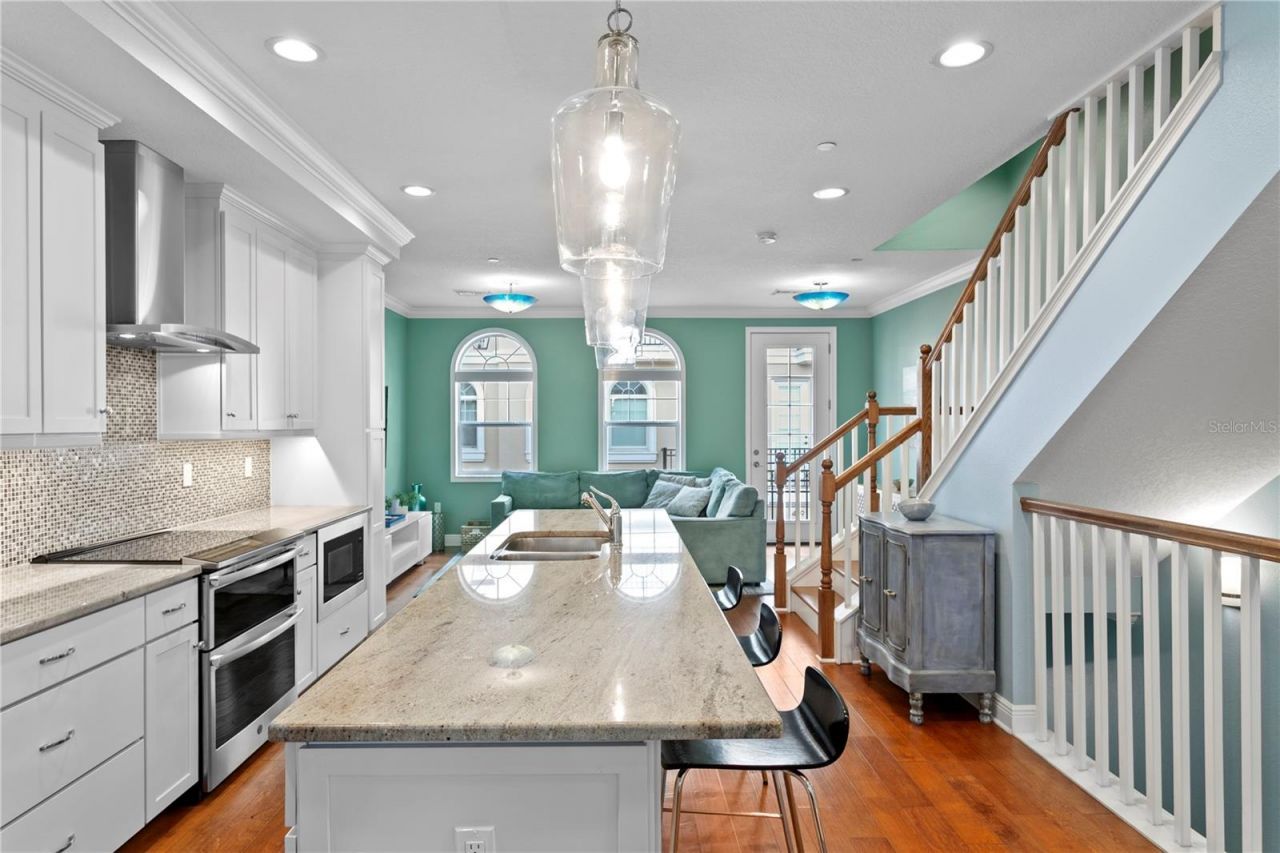 412 Regent Lane N, Saint Petersburg, FL 33701 Photo