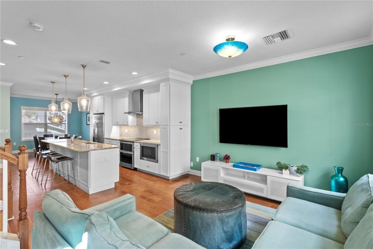 412 Regent Lane N, Saint Petersburg, FL 33701 Photo