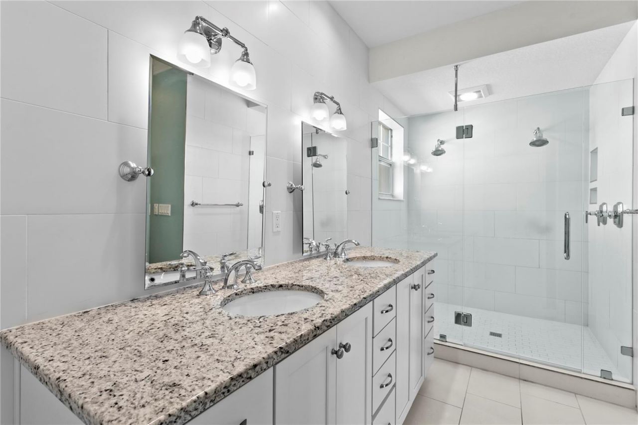 412 Regent Lane N, Saint Petersburg, FL 33701 Photo