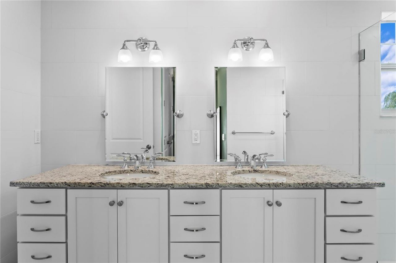 412 Regent Lane N, Saint Petersburg, FL 33701 Photo