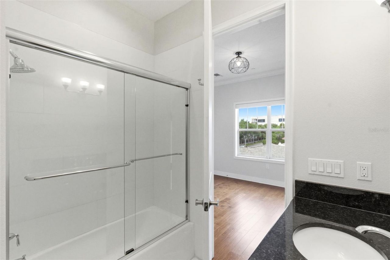 412 Regent Lane N, Saint Petersburg, FL 33701 Photo