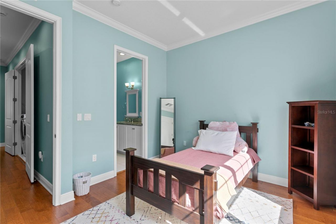 412 Regent Lane N, Saint Petersburg, FL 33701 Photo