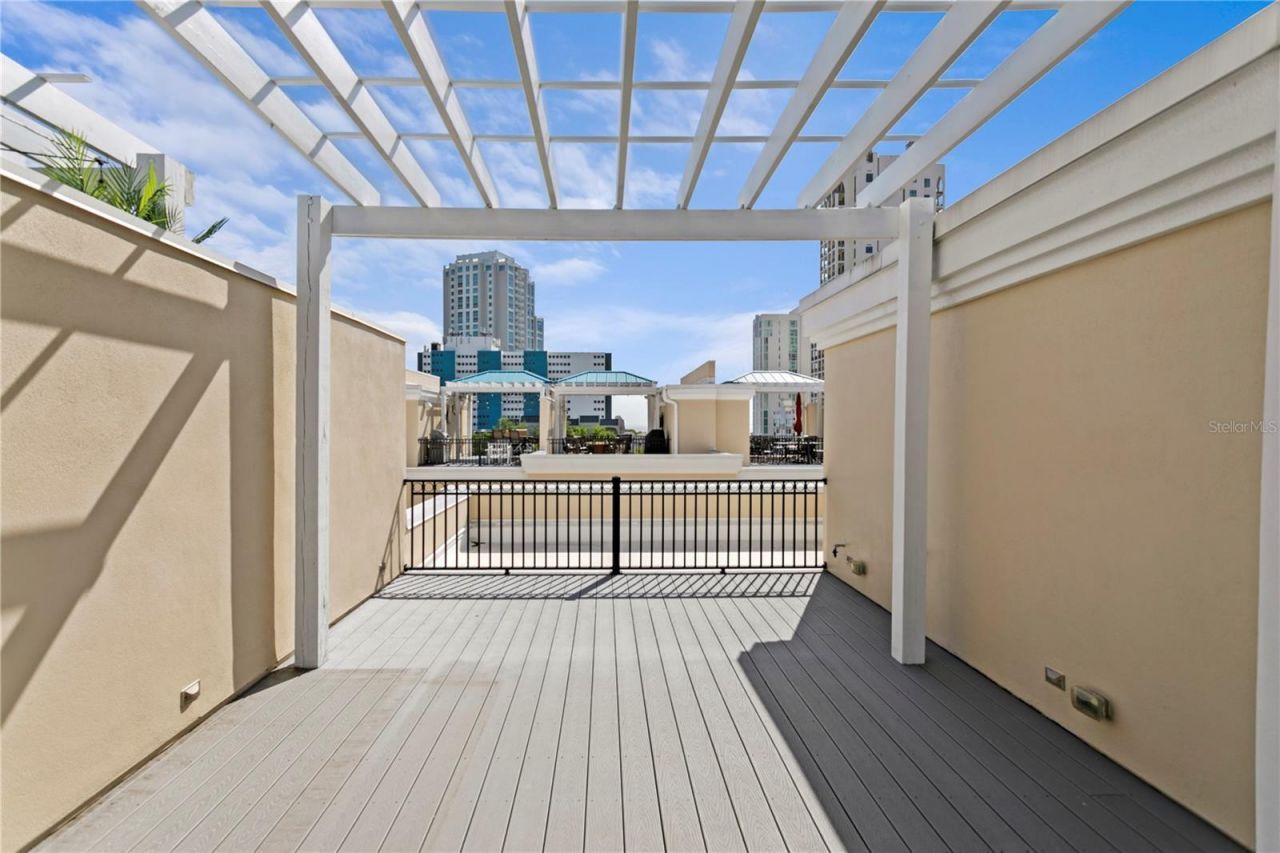 412 Regent Lane N, Saint Petersburg, FL 33701 Photo