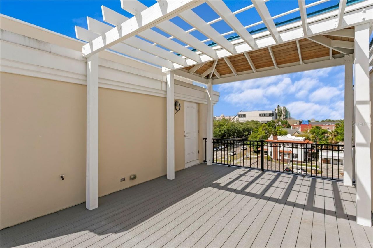 412 Regent Lane N, Saint Petersburg, FL 33701 Photo