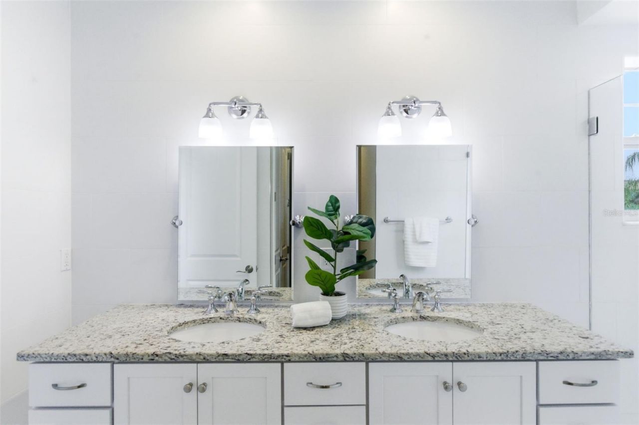 412 Regent Lane N, Saint Petersburg, FL 33701 Photo