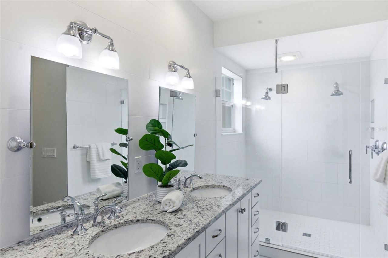 412 Regent Lane N, Saint Petersburg, FL 33701 Photo