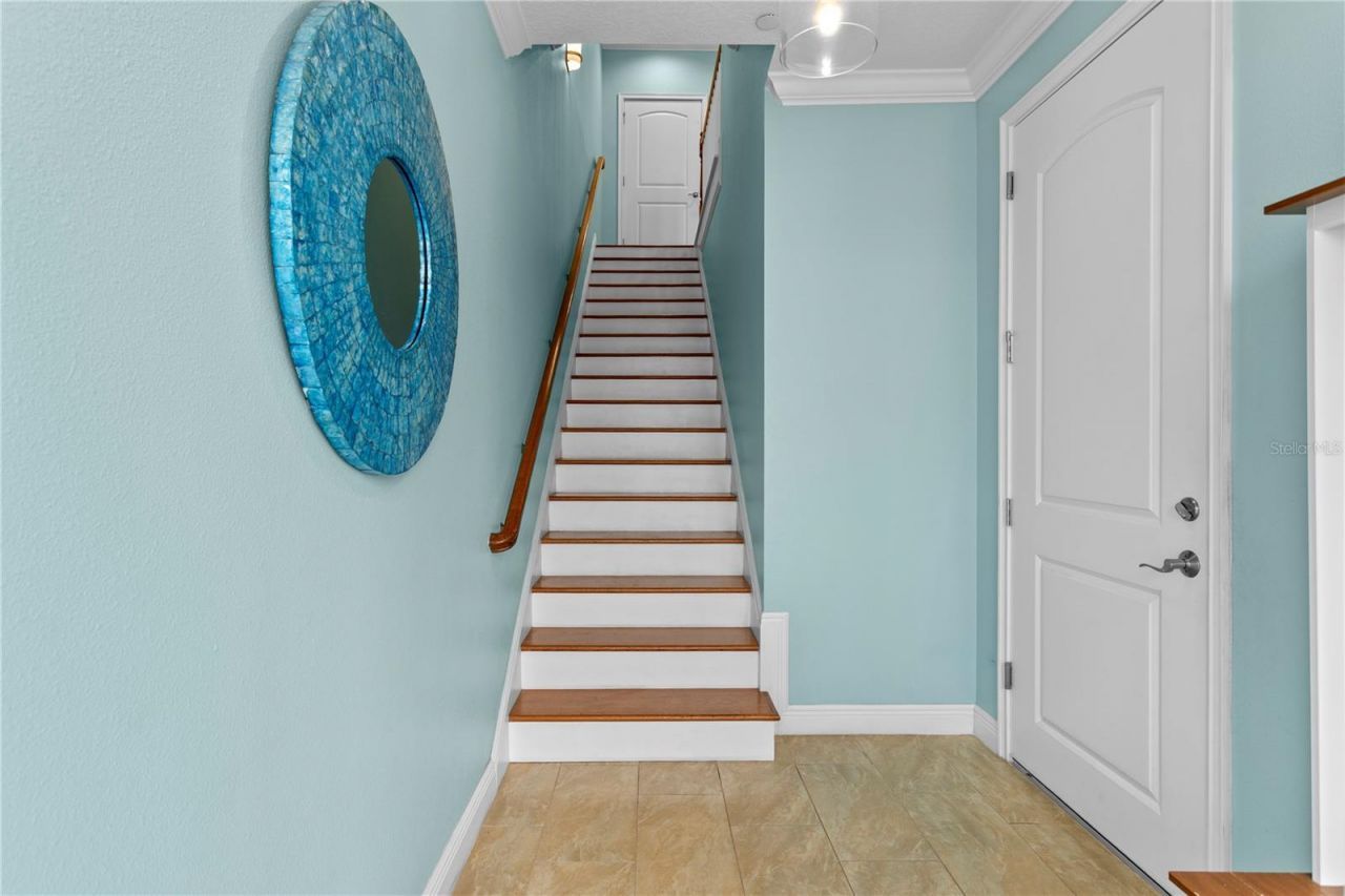 412 Regent Lane N, Saint Petersburg, FL 33701 Photo