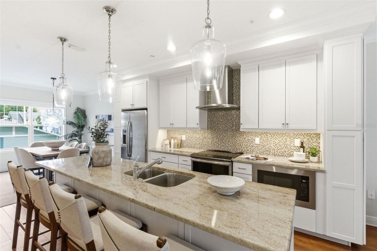 412 Regent Lane N, Saint Petersburg, FL 33701 Photo