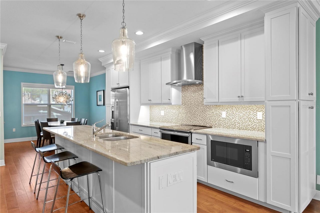 412 Regent Lane N, Saint Petersburg, FL 33701 Photo