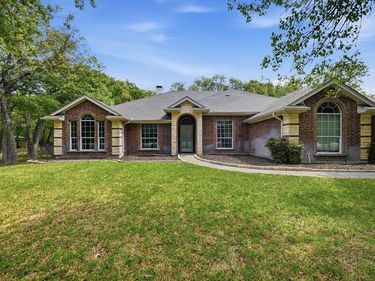 5992 Red Bud Road, Fort Worth, TX 76135