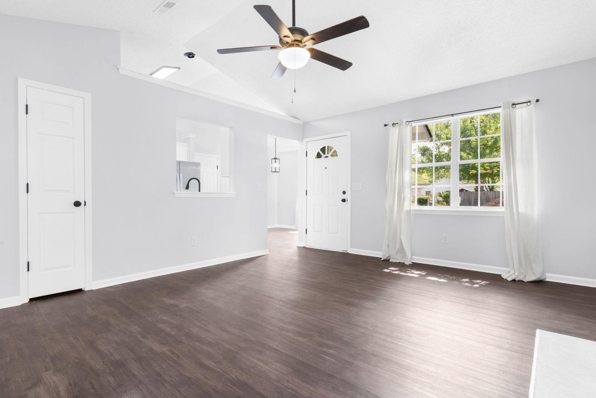 2772 Donner Avenue Photo 7