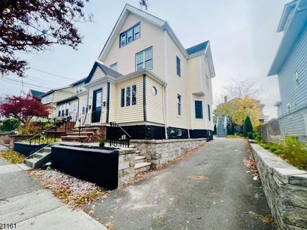 66 Washington Pl, East Rutherford, NJ 07073