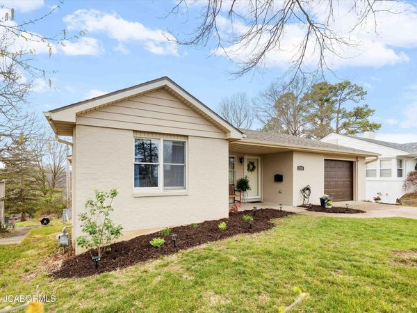 1723 HAYSELTON DRIVE, Jefferson City, MO 65109