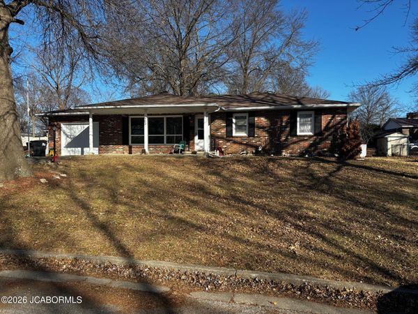 902 WAYNE AVENUE, California, MO 65018