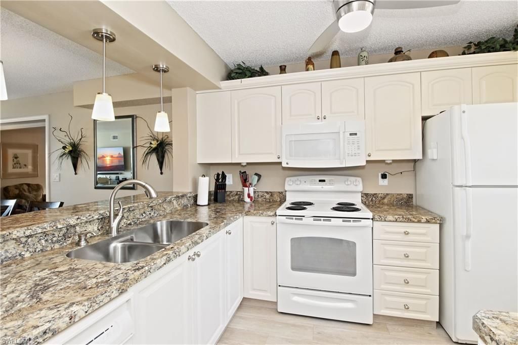 5970 Amherst Dr, Unit C205, Naples, FL 34112 Photo