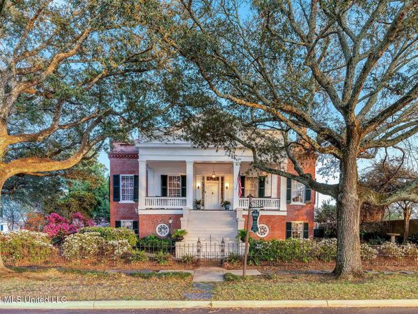 305 S Broadway Street, Natchez, MS 39120