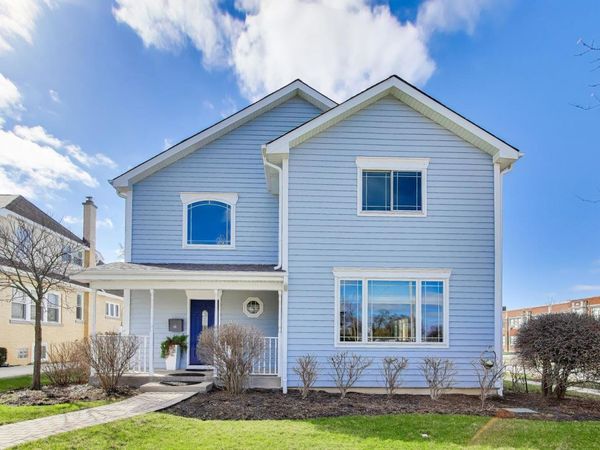 421 W Hawthorne Street , Arlington Heights, IL 60004