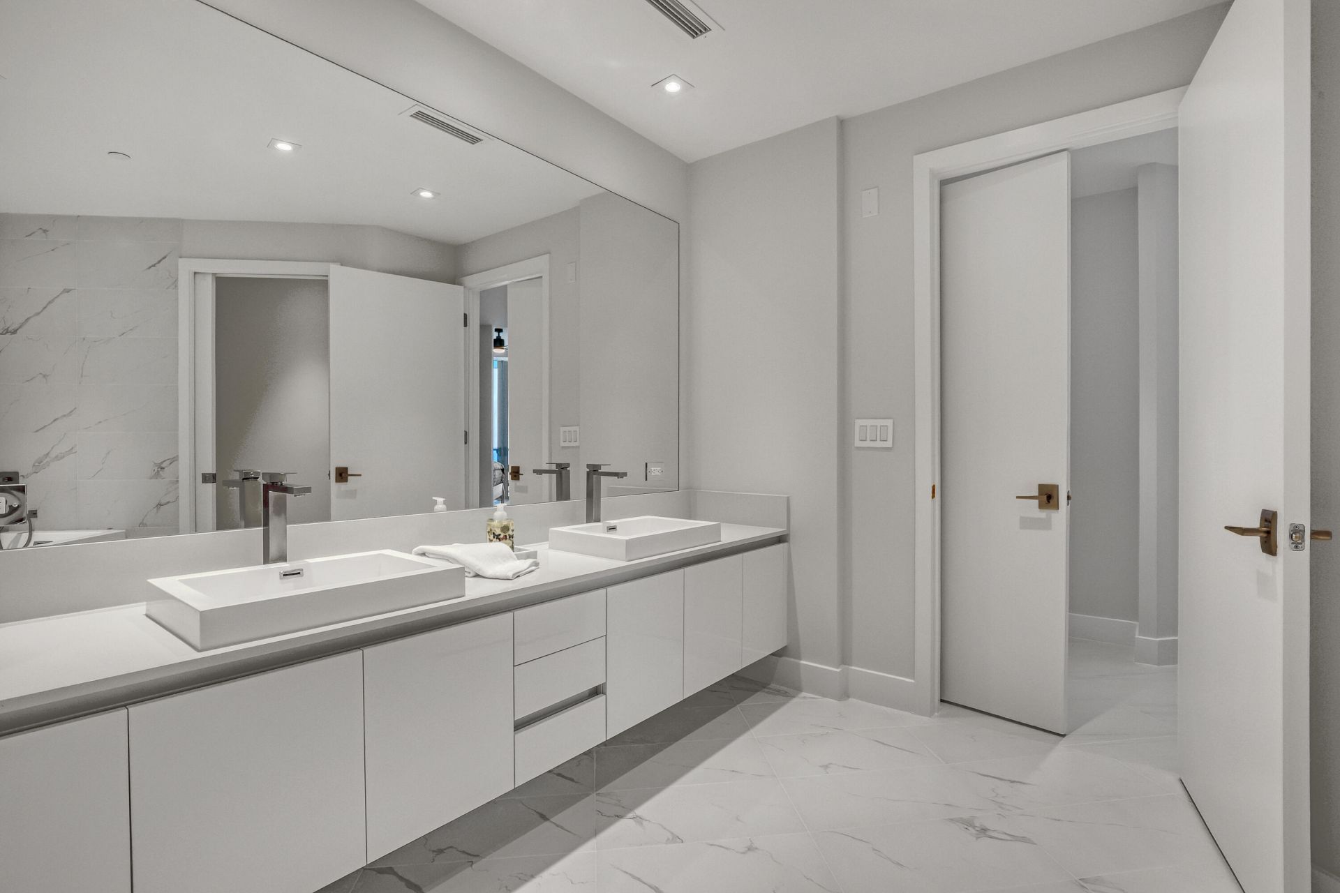 3100 N Ocean Drive, Unit H-1703, Riviera Beach, FL 33404 Photo