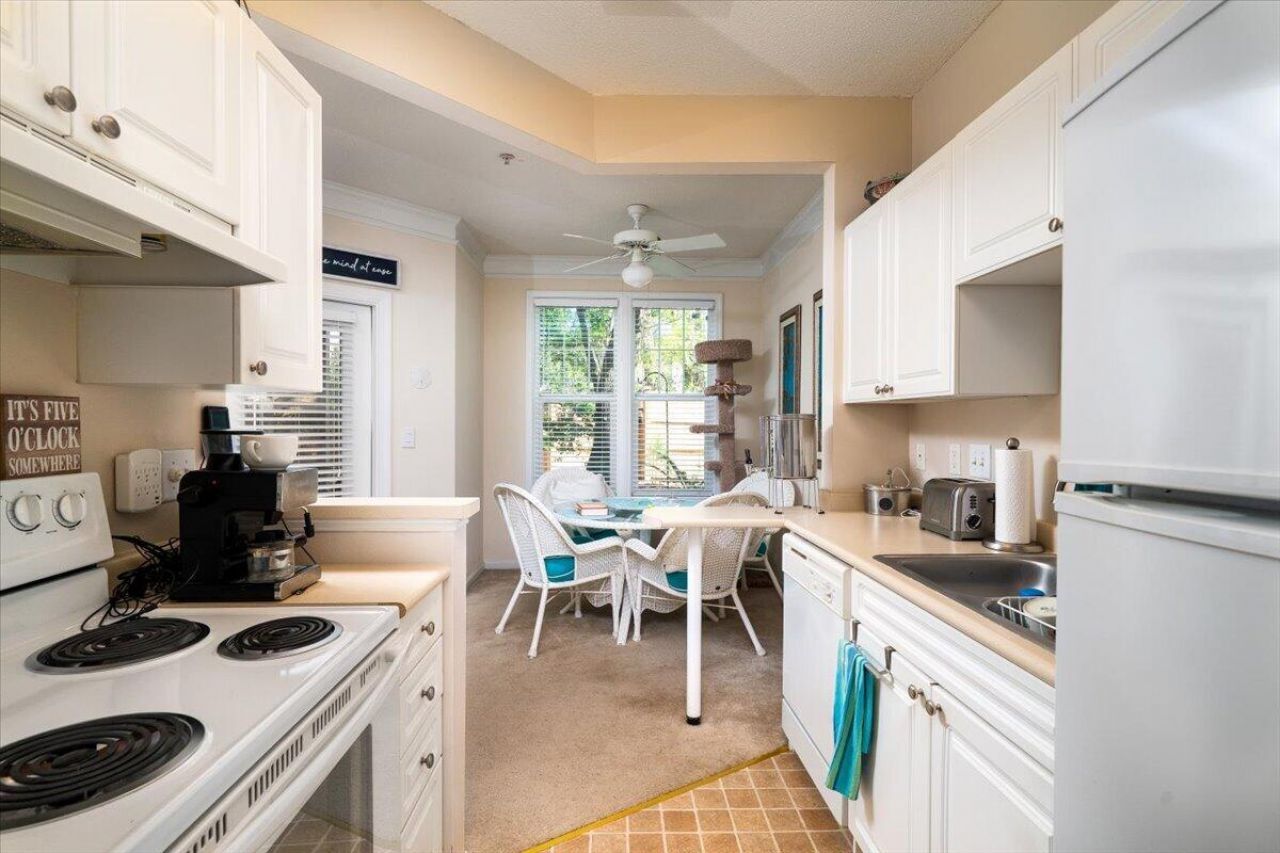 2216 Chatelain Way Photo 6