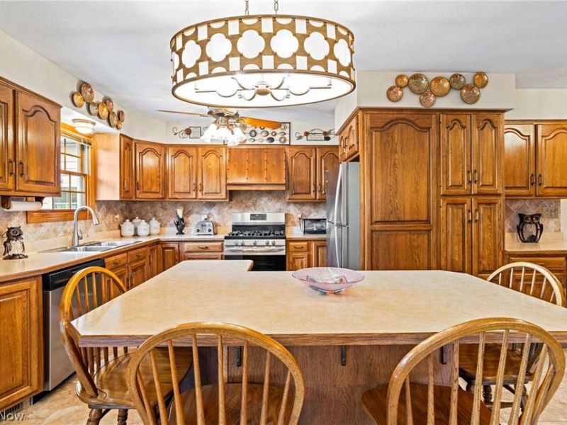 551 E Regency Circle , Canfield, OH 44406 Photo 18