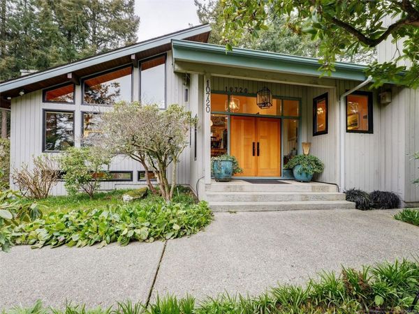 10720 Derrick Rd , North Saanich, BC V8L 5M8