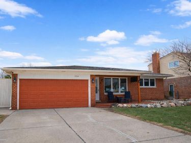 13154 Leech Drive, Sterling Heights, MI 48312