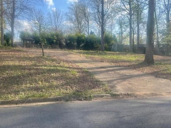 225 Colonial Dr, Florence, AL