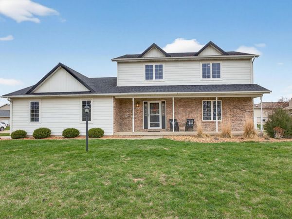 704 S 8th Street , Eldridge, IA 52748