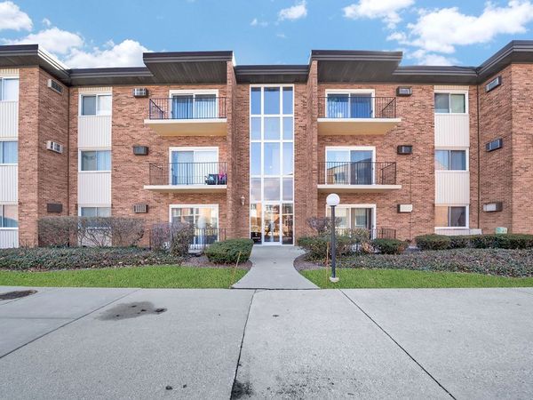 4112 W 98th Street, Unit 102, Oak Lawn, IL 60453