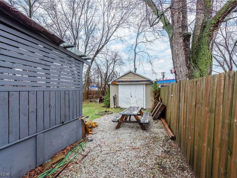 15301 Daniel Avenue, Cleveland, OH 44110 Photo 5